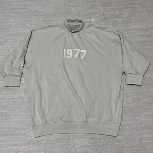 ESSENTIALS FEAR OF GOD 1977 Mock Neck 3/4 Sleeve Sweatshirt in Beige Women’s M
